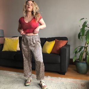 Silk-feel cropped leopard pants